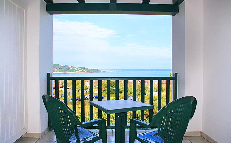 chambre balcon vue mer village club vacances hendaye